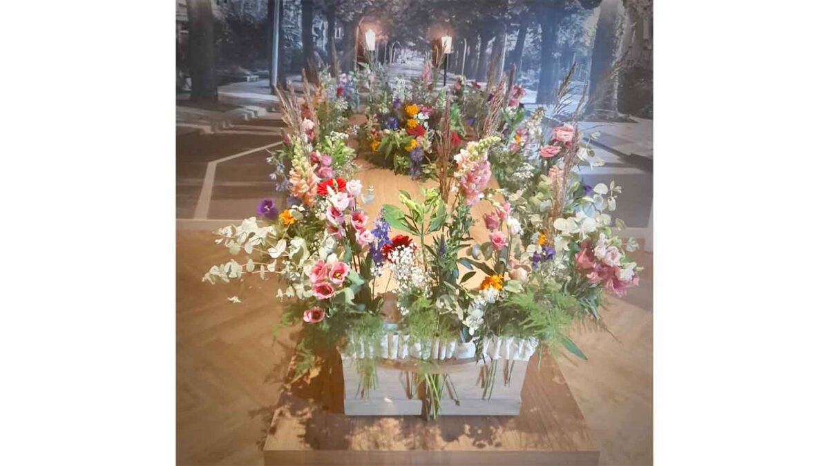 De bloemenband