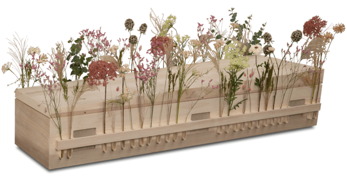 Bloemen rond de kist